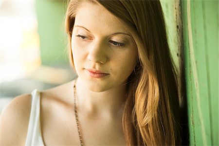 Close-up portrait of young woman outdoors, with long hair Photographie de stock - Premium Libres de Droits, Code: 600-06786768