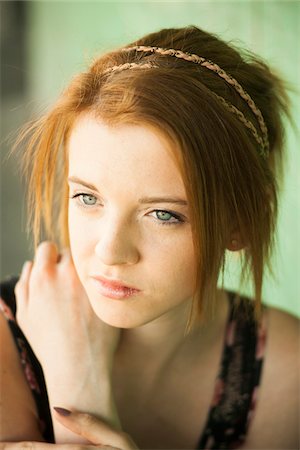 red headed female portrait - Portrait of teenage girl outdoors, looking into the distance Stock Photo - Premium Royalty-Free, Code: 600-06786774