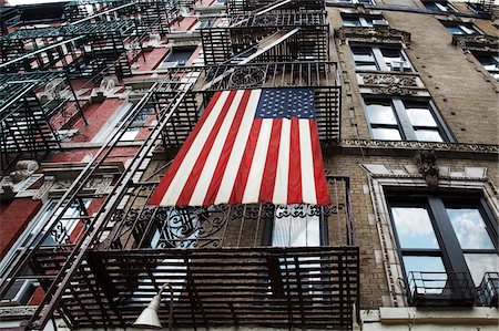 flag - view of apartment building, Greenwich Village, New York City, New York, USA Stock Photo - Premium Royalty-Free, Code: 600-06786877