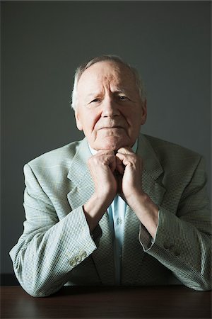 Portrait of Elderly Man in Studio Photographie de stock - Premium Libres de Droits, Code: 600-06787020