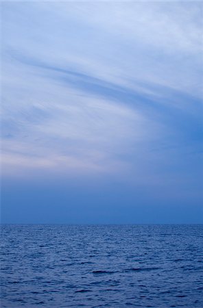 The Atlantic ocean blue water as seen from a sailboat at sea Foto de stock - Sin royalties Premium, Código: 600-06782117