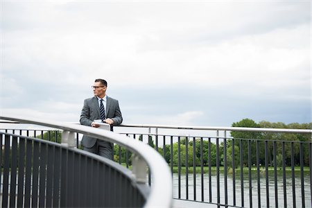 Mature businessman standing on bridge, Mannheim, Germany Photographie de stock - Premium Libres de Droits, Code: 600-06782219