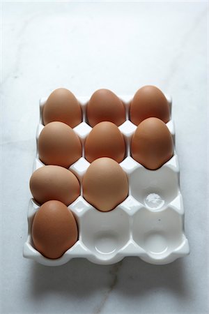 simsearch:600-06808816,k - Overhead View of Brown Eggs, Studio Shot Stock Photo - Premium Royalty-Free, Code: 600-06808816