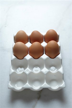 simsearch:600-03682172,k - Overhead View of Brown Eggs, Studio Shot Stock Photo - Premium Royalty-Free, Code: 600-06808817