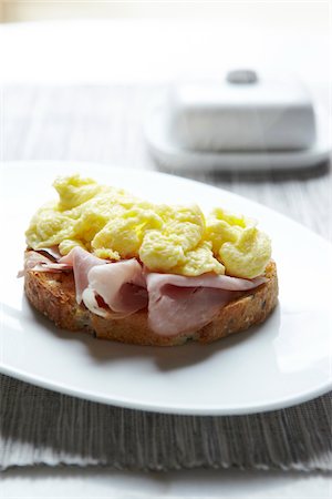 eggs and toast plate - Multigrain Toast with Scrambled Eggs and Ham, Studio Shot Stock Photo - Premium Royalty-Free, Code: 600-06808820