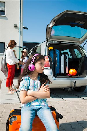 estar de vacaciones - Family Loading Van with Luggage for Vacation, Mannheim, Baden-Wurttemberg, Germany Foto de stock - Sin royalties Premium, Código: 600-06808918