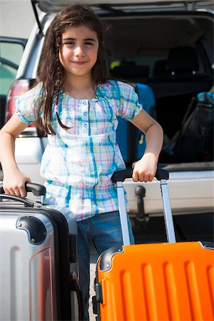 Girl Loading Luggage in Van for Vacation, Mannheim, Baden-Wurttemberg, Germany Stockbilder - Premium RF Lizenzfrei, Bildnummer: 600-06808925