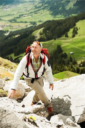 subiendo - Mature man hiking in mountains, Tannheim Valley, Austria Foto de stock - Sin royalties Premium, Código: 600-06826337