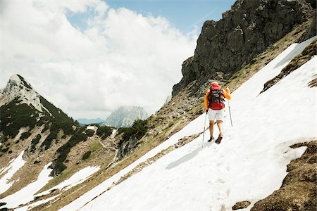 simsearch:600-06841945,k - Backview of mature man hiking in mountains, Tannheim Valley, Austria Photographie de stock - Premium Libres de Droits, Code: 600-06826361