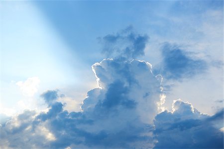 sky cloud sky only - Cloud formation with sunbeams Photographie de stock - Premium Libres de Droits, Code: 600-06841496