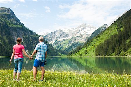 Couple Hiking by Lake, Vilsalpsee, Tannheim Valley, Tyrol, Austria Stockbilder - Premium RF Lizenzfrei, Bildnummer: 600-06841776