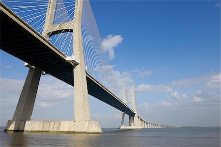 Vasco da Gama Bridge spans the Tagus River, Lisbon, Portugal Photographie de stock - Premium Libres de Droits, Code: 600-06841815