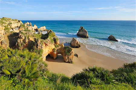 Rock Formations at Praia dos Tres Irmaos and Atlantic Ocean, Alvor Portimao, Algarve, Portugal Stock Photo - Premium Royalty-Free, Code: 600-06841863