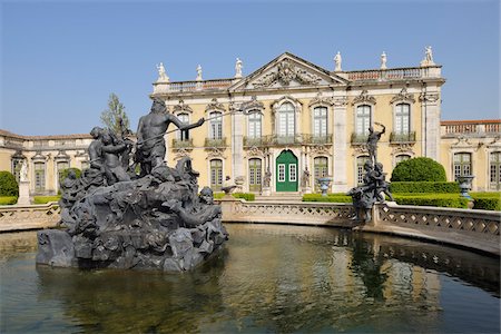 simsearch:600-08770132,k - Statue of Neptune in Fountain at Palacio Nacional de Queluz, Queluz, Sintra, Lisbon, Portugal Foto de stock - Sin royalties Premium, Código: 600-06841879