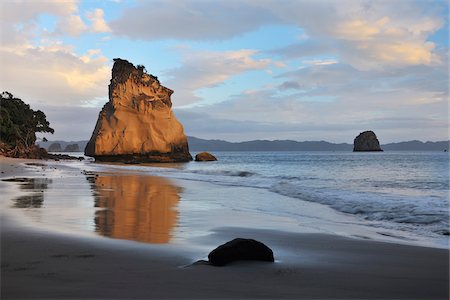 Rock Formations in Sea, Cathedral Cove, Hahei, Waikato, North Island, New Zealand Foto de stock - Sin royalties Premium, Código: 600-06894828