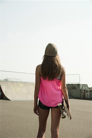 Portrait of Teenage Girl in Skatepark, Feudenheim, Mannheim, Baden-Wurttemberg, Germany Foto de stock - Sin royalties Premium, Código: 600-06894848