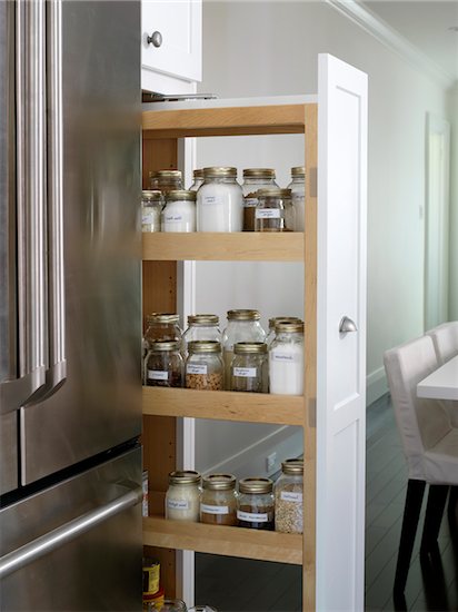 Slide out Kitchen Pantry with Labeled Jars, Toronto, Ontario, Canada Photographie de stock - Premium Libres de Droits, Artiste: Mark Burstyn, Le code de l’image : 600-06895086