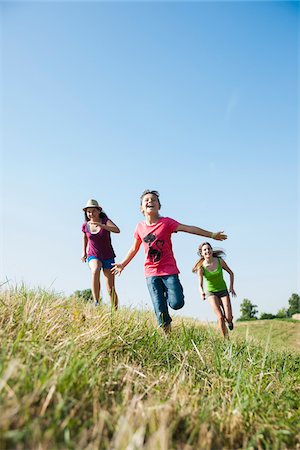 Girls running in field, Germany Foto de stock - Sin royalties Premium, Código: 600-06899868