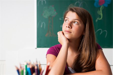 simsearch:700-03849318,k - Teenaged girl sitting at desk in classroom, Germany Fotografie stock - Premium Royalty-Free, Codice: 600-06899897