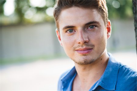 simsearch:700-07278876,k - Close-up portrait of young man outdoors, looking at camera, Germany Stock Photo - Premium Royalty-Free, Code: 600-06899925