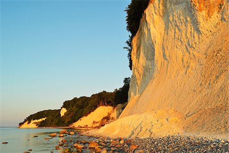 Chalk Cliffs at Sunrise, Jasmund National Park, Ruegen Island, Mecklenburg-Vorpommern, Germany Photographie de stock - Premium Libres de Droits, Code: 600-06892739