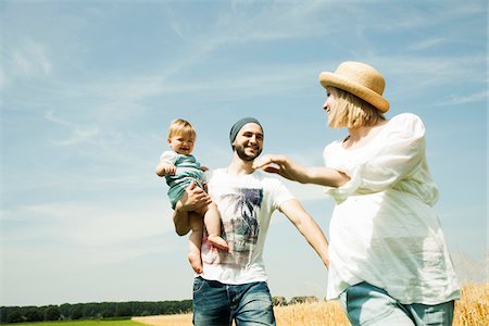 smile family - Family Walking by Agricultural Field, Mannheim, Baden-Wurttemberg, Germany Stock Photo - Premium Royalty-Free, Code: 600-06892774