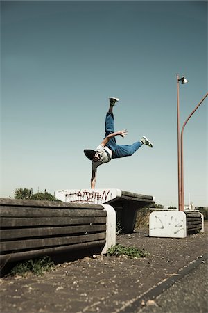 Teenaged boy doing handstand on barrier, freerunning, Germany Photographie de stock - Premium Libres de Droits, Code: 600-06900019
