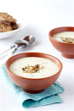 serviette - Bowls of Creamy Mushroom Soup, Studio Shot Stockbilder - Premium RF Lizenzfrei, Bildnummer: 600-06935007