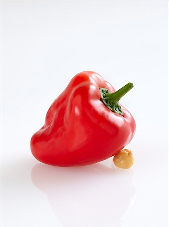 simsearch:600-06935009,k - Fresh Red Pepper leaning on Cooked Chickpea, White Background, Studio Shot Stock Photo - Premium Royalty-Free, Code: 600-06935009