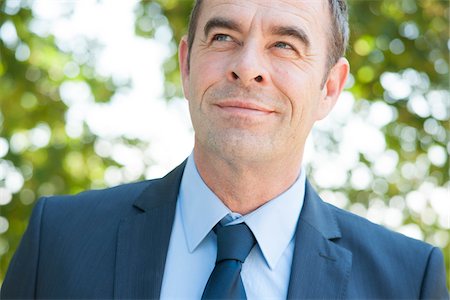 Portrait of Mature Businessman Outdoors, Mannheim, Baden-Wurttemberg, Germany Photographie de stock - Premium Libres de Droits, Code: 600-06939761