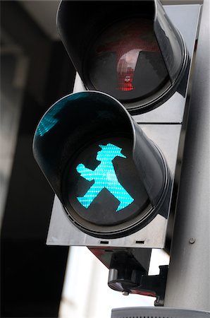 panneau de signalisation - Traffic light, walk sign Ampelmann, Berlin, Germany Photographie de stock - Premium Libres de Droits, Code: 600-06961807