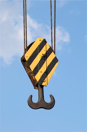 poulie - Hook and pulley against blue sky, Berlin, Germany Photographie de stock - Premium Libres de Droits, Code: 600-06961808