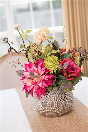 preparing a dining room - Floral centerpiece on table with burlap table runner Stock Photo - Premium Royalty-Free, Code: 600-06961839