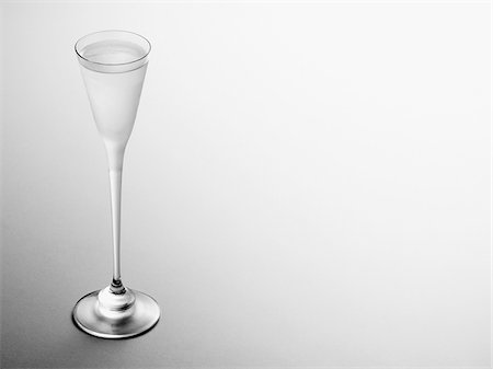scandinavian cuisine - Glass of Aquavit, Studio Shot Foto de stock - Sin royalties Premium, Código: 600-06961858