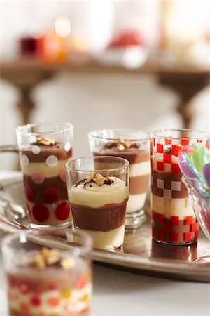 simsearch:600-06553469,k - Layered Pudding Desserts in Glasses for Party, Studio Shot Foto de stock - Sin royalties Premium, Código: 600-06963780