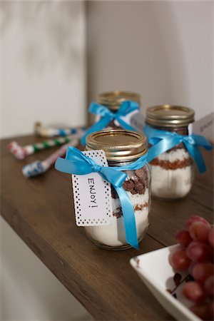 Cookie Mix in Gift Jars, Studio Shot Photographie de stock - Premium Libres de Droits, Code: 600-06963781