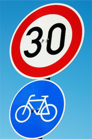 simsearch:696-03396459,k - Close-up of speed limit and bicylce lane sign, Berlin, Germany Stock Photo - Premium Royalty-Free, Code: 600-07067149