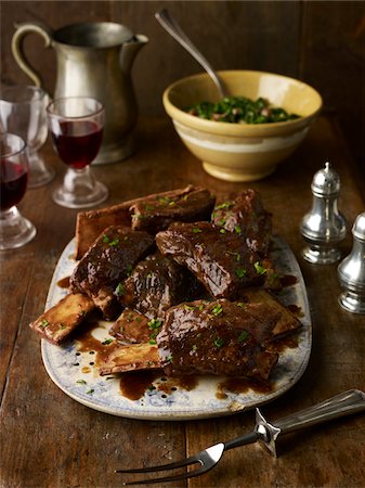 simsearch:600-07067120,k - Beef Ribs on Platter with Side Dish and Glasses of Red Wine, Studio Shot Photographie de stock - Premium Libres de Droits, Code: 600-07067609