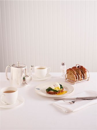 Breakfast of Poached Egg on Toast with Tea, Studio Shot Stock Photo - Premium Royalty-Free, Code: 600-07067627