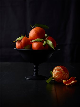 food, dark background - Bowl of Oranges, Studio Shot Stock Photo - Premium Royalty-Free, Code: 600-07067639