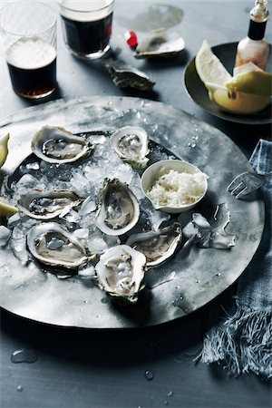 drink alcohol - Plate of Oysters, Studio Shot Stock Photo - Premium Royalty-Free, Code: 600-07067647