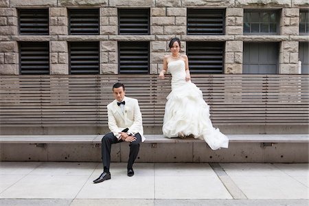 Portrait of Bride and Groom Outdoors, Toronto, Ontario, Canada Stock Photo - Premium Royalty-Free, Code: 600-07062767