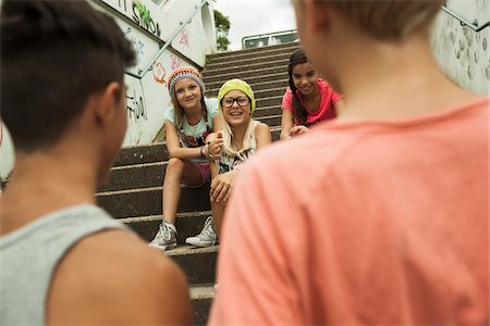 simsearch:600-06961025,k - Backview of two boys talking to girls sitting on stairs outdoors, Germany Photographie de stock - Premium Libres de Droits, Code: 600-07117167