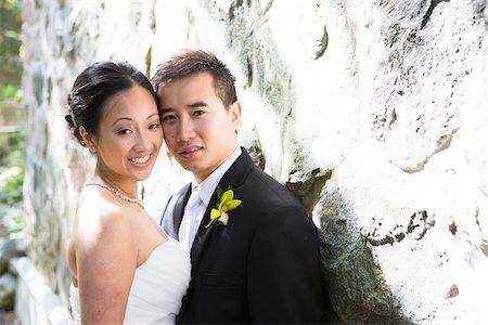 simsearch:600-03659138,k - Portrait of Married Couple Outdoors, Toronto, Ontario, Canada Foto de stock - Sin royalties Premium, Código: 600-07117244