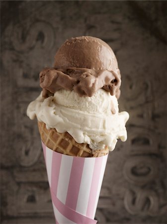 picture of scoop vanilla ice cream on a cone - Chocolate and Vanilla Ice Cream Cone, Studio Shot Stock Photo - Premium Royalty-Free, Code: 600-07110437