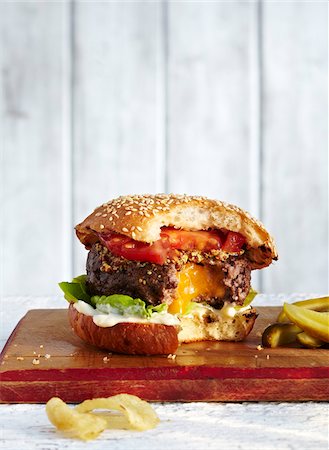 Cheese Filled Hamburger with Bites Taken, Studio Shot Stockbilder - Premium RF Lizenzfrei, Bildnummer: 600-07110675