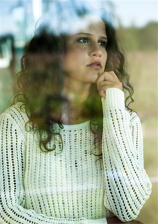 simsearch:600-06685192,k - Close-up portrait of teenage girl looking out window, Germany Photographie de stock - Premium Libres de Droits, Code: 600-07148143