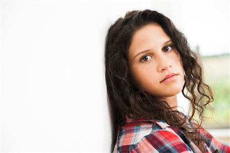 Portrait of teenage girl, looking at camera, Germany Foto de stock - Sin royalties Premium, Código: 600-07148164