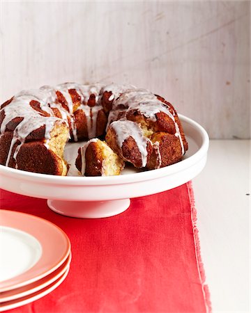 Monkey Bread on cake stand, studio shot Foto de stock - Royalty Free Premium, Número: 600-07156129