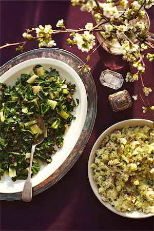 Swiss chard with capers and smashed potatoes on platters, studsio shot Photographie de stock - Premium Libres de Droits, Code: 600-07156167
